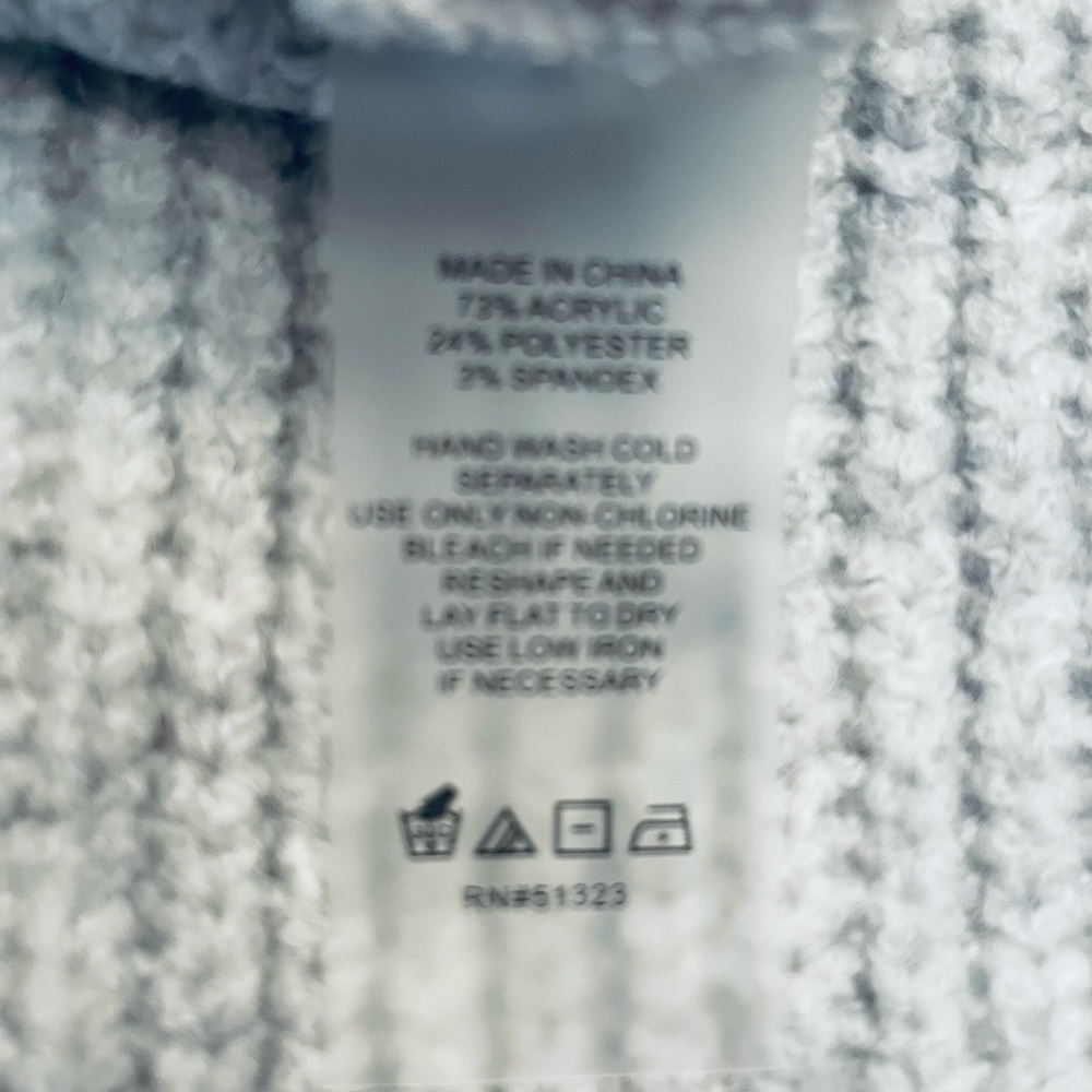 NWOT/VINCE CAMUTO Women’s Light Gray Puff Sleeve Button Knit Cardigan Small/ - Picture 6 of 7